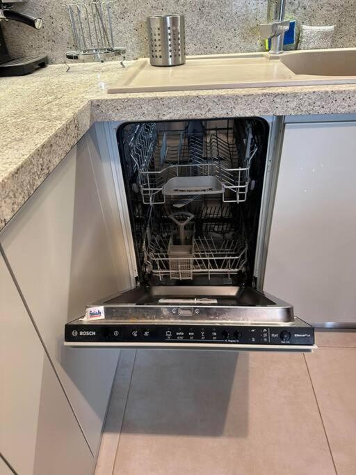 Family Friendly 2 Bedroom Apartment Eden Gardens Tirana City Center Esterno foto